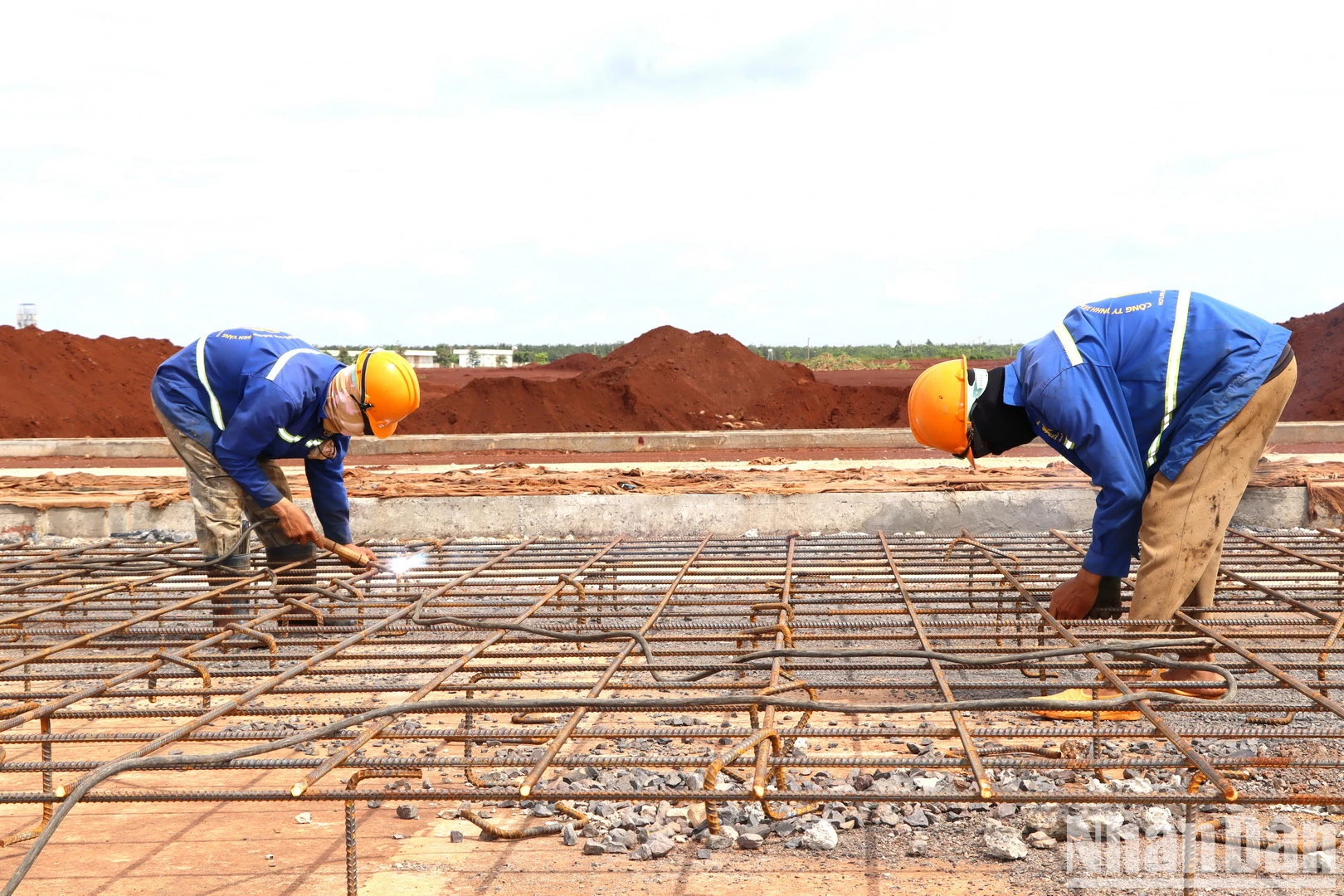 [Ảnh] Lắp dựng khung thép mái nhà ga sân bay Long Thành ảnh 7