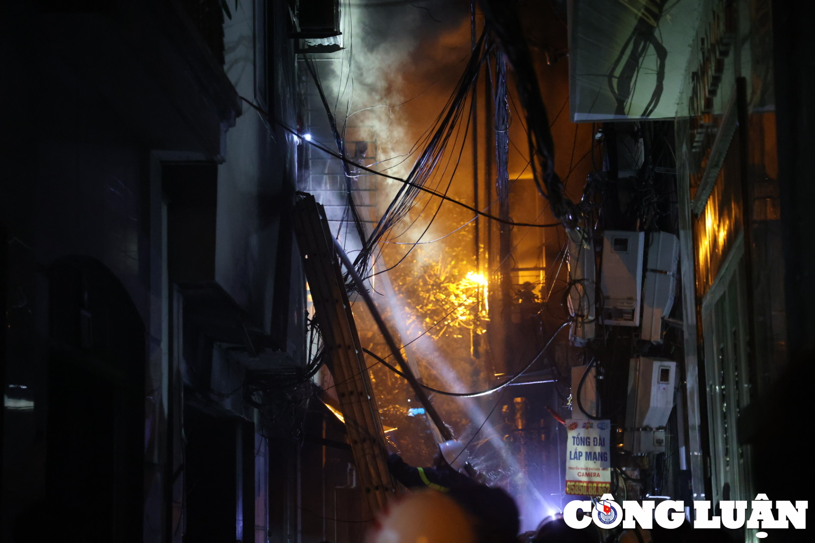 21 victims of the mini apartment fire are being treated at Bach Mai hospital, photo 1