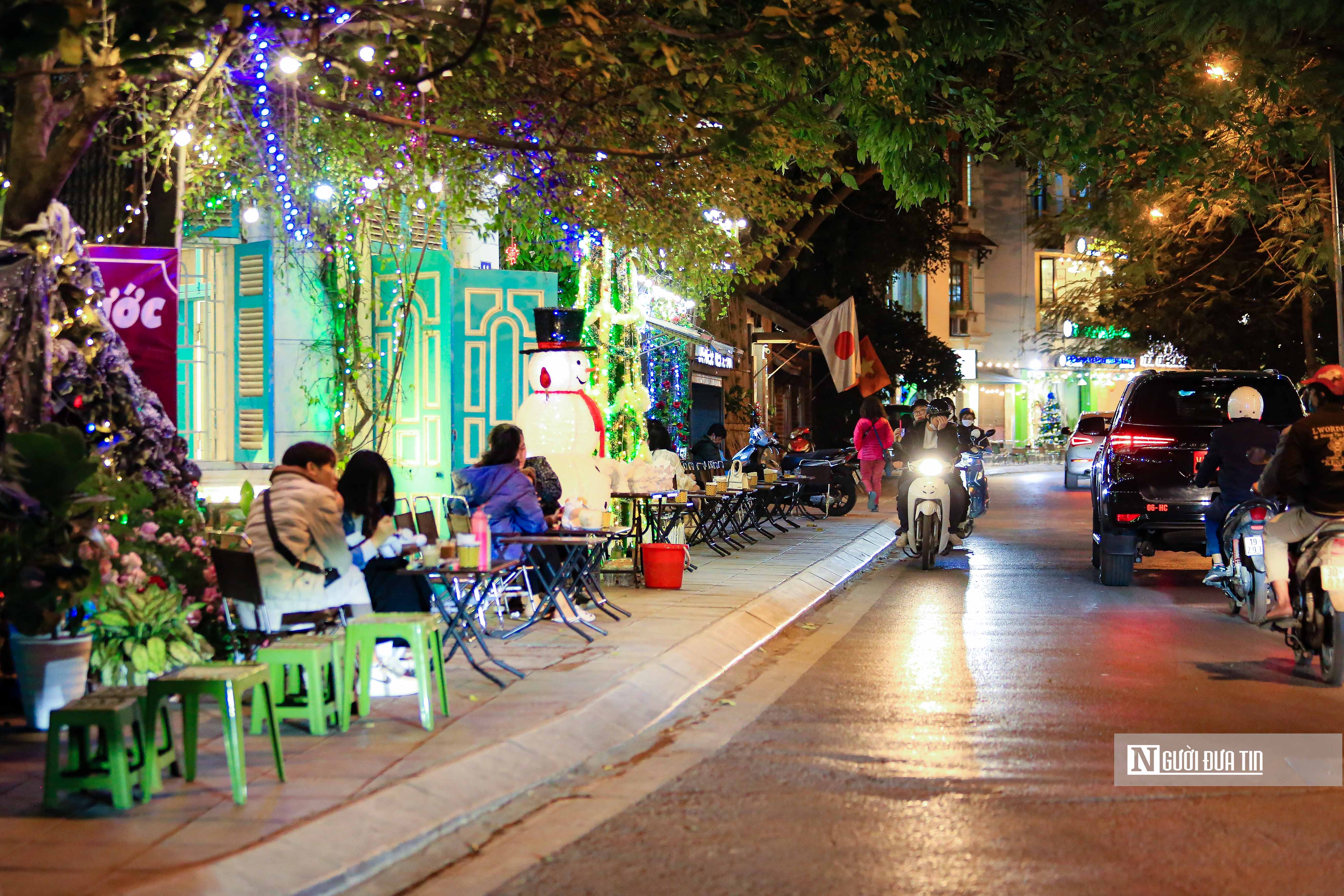 Event - Hanoi plans to collect sidewalk fees