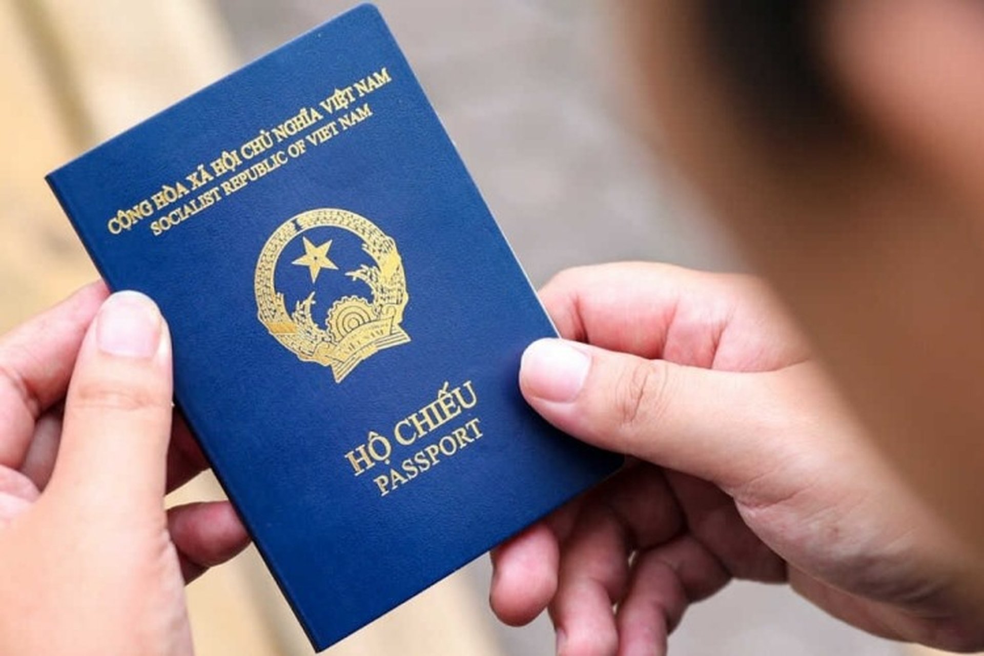 Can a Vietnamese person without a Vietnamese passport buy real estate?