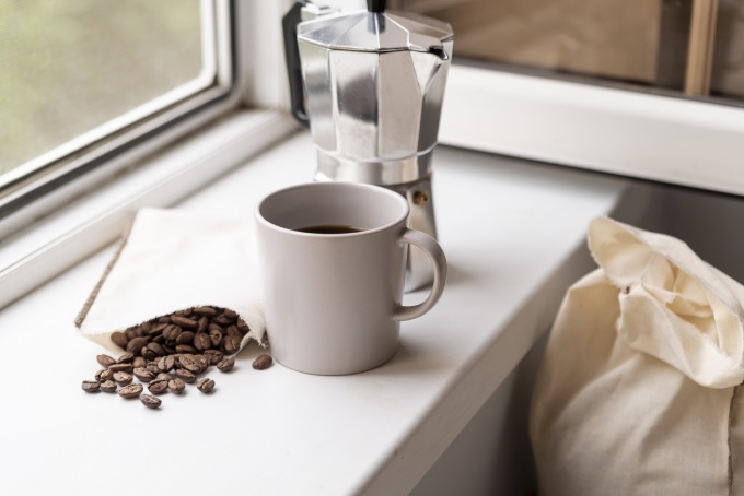 フィルターを通した自家製コーヒーは、コレステロールを上げる可能性のあるカフェストールやカウェオール油の量を減らす可能性があります。写真: Freepik