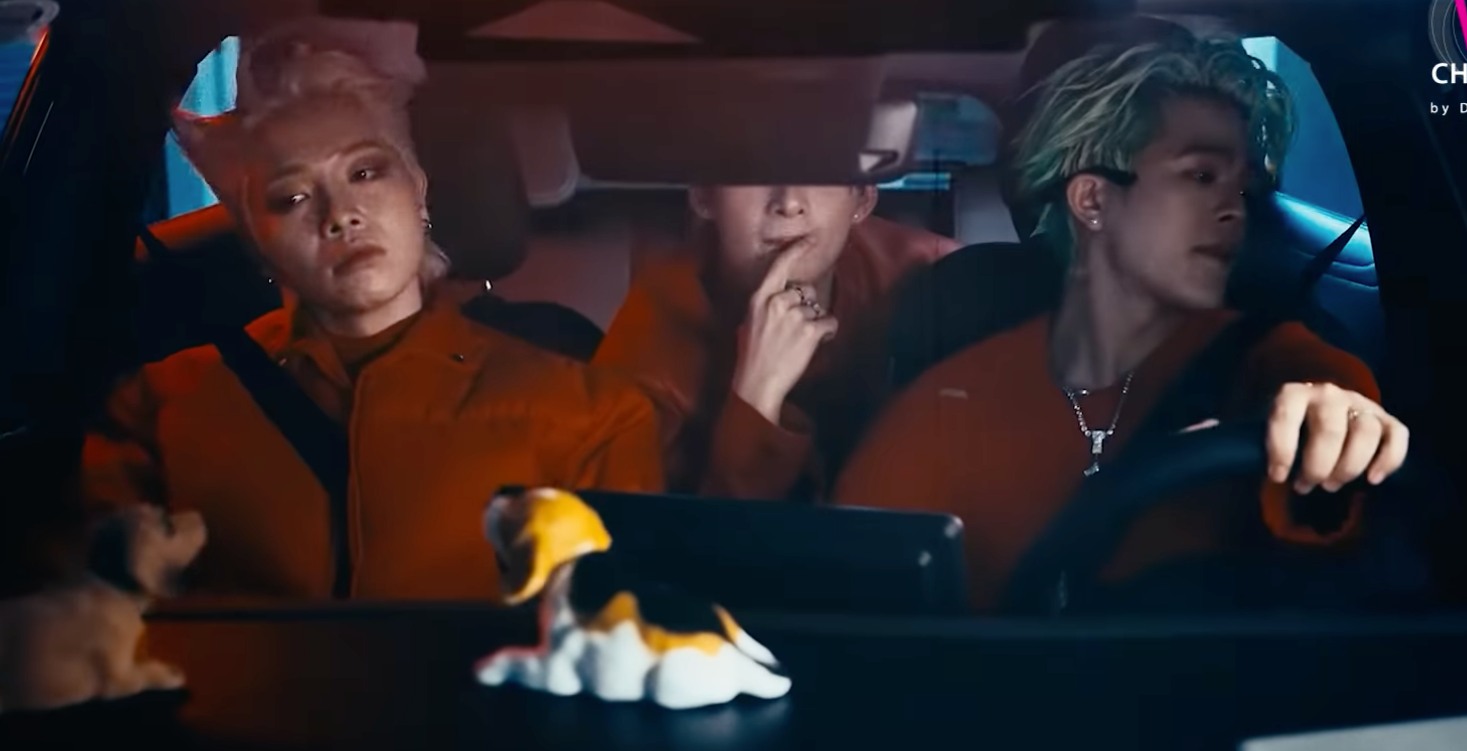 曲「I'm thinking about you」のイントロ映像。写真: スクリーンショット。