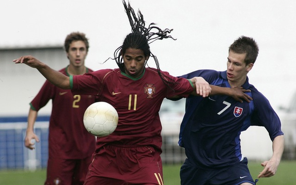 Cuộc đời bi thảm của cầu thủ từng được ví giỏi hơn C.Ronaldo - 2