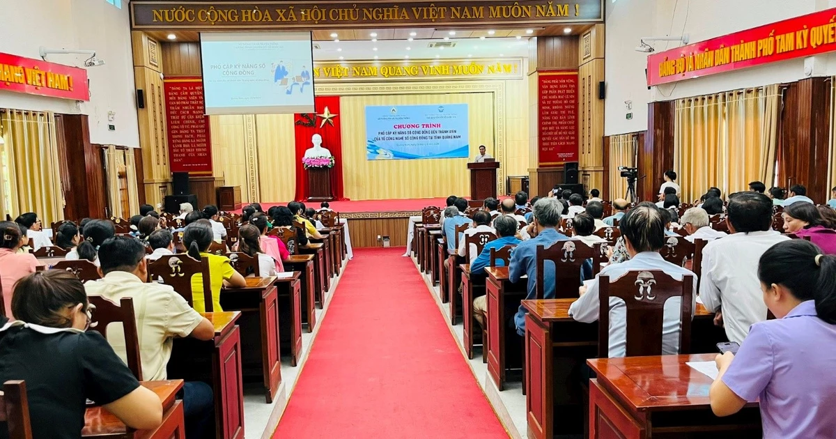 Quang Nam trains skills for community digital technology teams