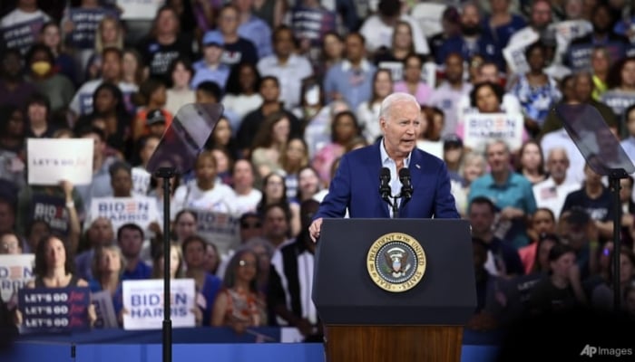 Präsident Biden gibt Schwäche zu, viele Stimmen fordern seinen Rückzug aus dem Rennen