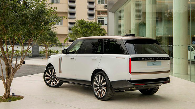 Range Rover SV has a selling price from 168 billion dong in Vietnam, picture 6