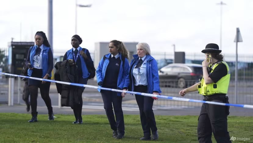 UK's major airport on emergency alert over bomb threat photo 1