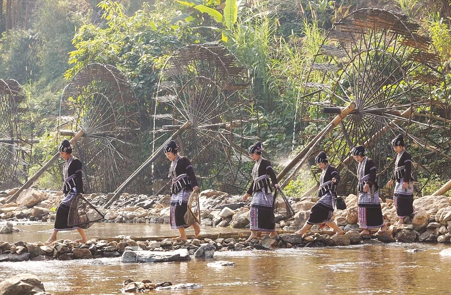 BÒI HẠ ការស៊ើបអង្កេត និងប្រមូលព័ត៌មានជនជាតិភាគតិចចំនួន៥៣៖ កត់ត្រានៅតំបន់ព្រំដែនតាមដួង១