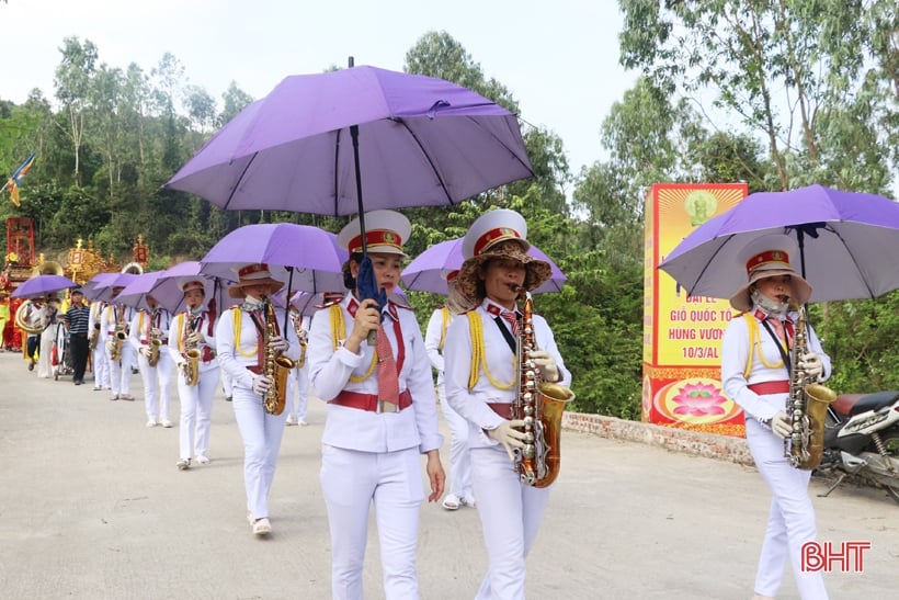 Unique ceremony of carrying the spirit tablet of the Ancestor Kinh Duong Vuong and the Hung Kings