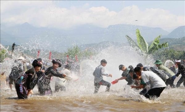 Về Lai Châu vui Lễ hội Bun Vốc Nặm