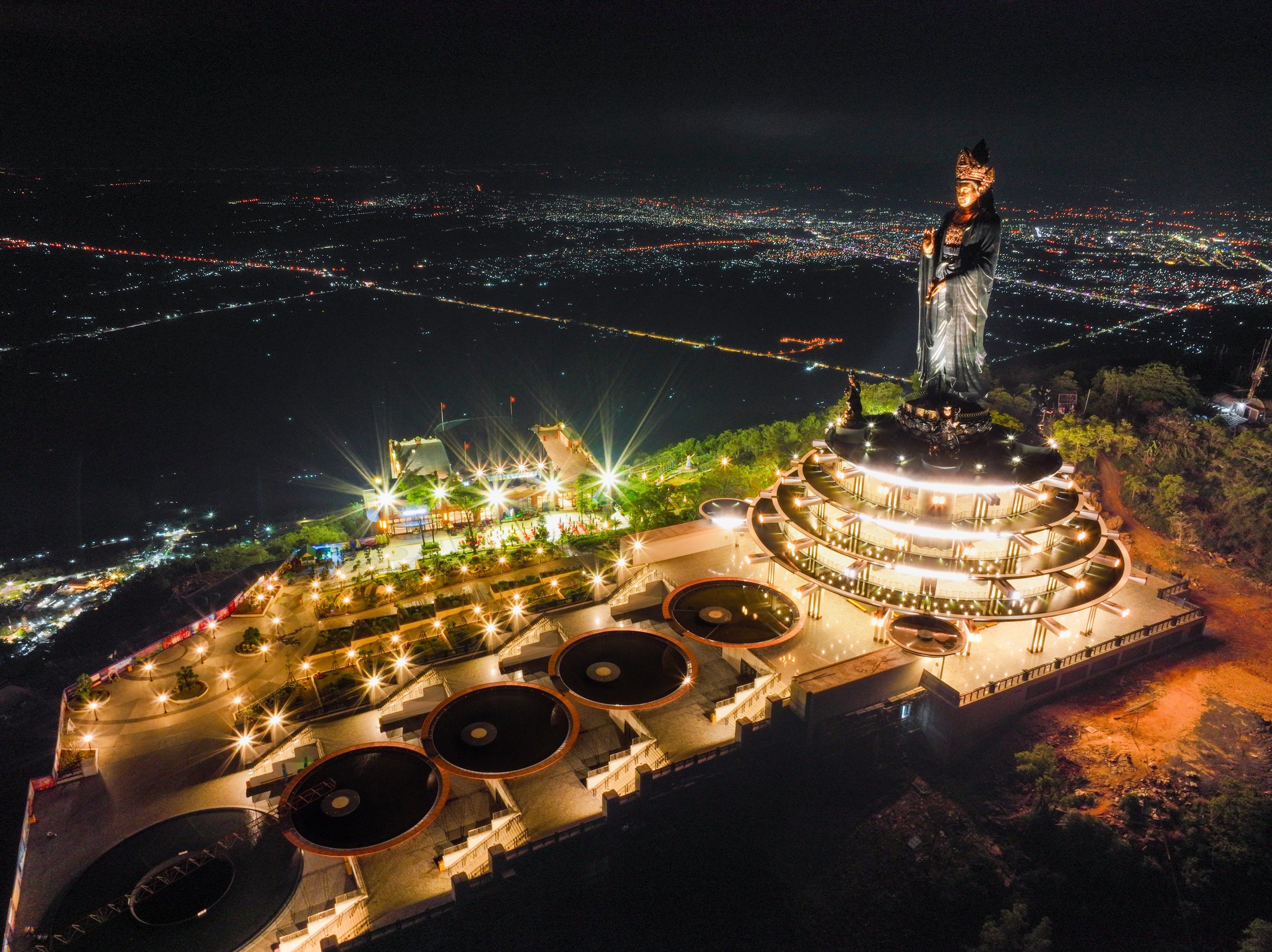 Heaven Gate of Ba Mountain at night