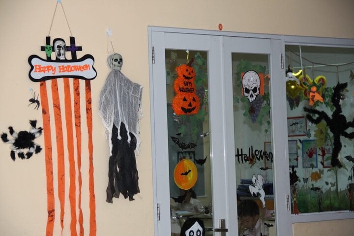 Viele Schulen weigern sich, Halloween-Feste zu veranstalten, und die Eltern applaudieren ihnen dafür. (Abbildung: GDTĐ)