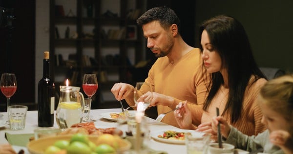 Los médicos señalan el mejor momento para cenar para la salud