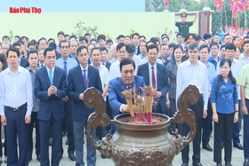 Ceremonia de ofrenda de incienso para el aniversario de la muerte del rey Ly Nam De en 2023