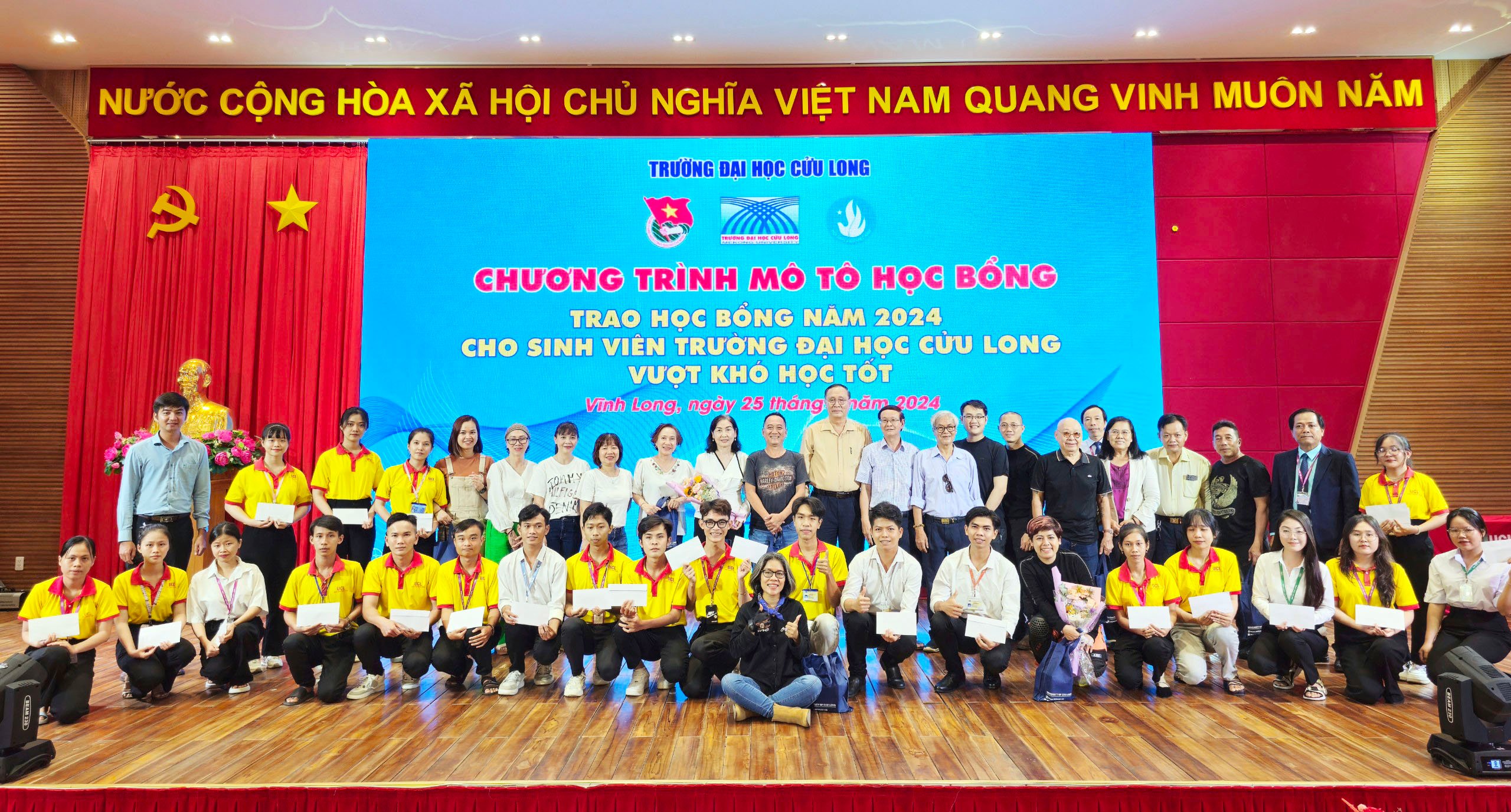 Quỹ “Mô tô học bổng” đến với 25 sinh viên Trường ĐH Cửu Long- Ảnh 3.