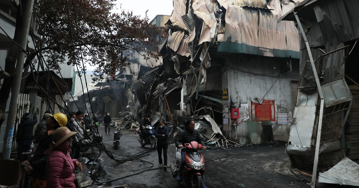 Fire at row of 10 wood workshops in Hanoi: 'All assets gone, Tet is over!'