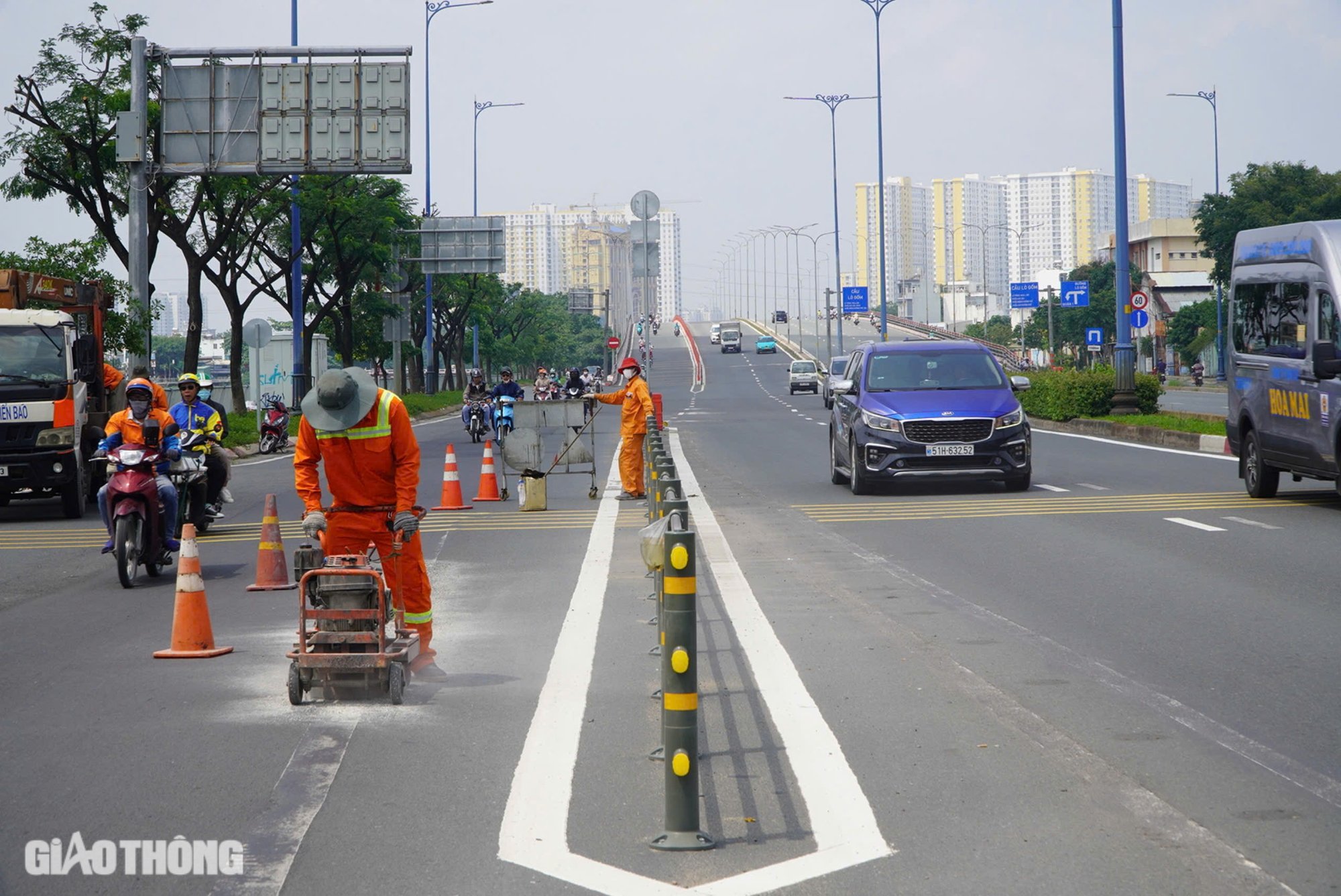 Toàn cảnh Đại lộ Võ Văn Kiệt sau 4 tháng thi công xoá bỏ dải phân cách làn xe máy- Ảnh 4.