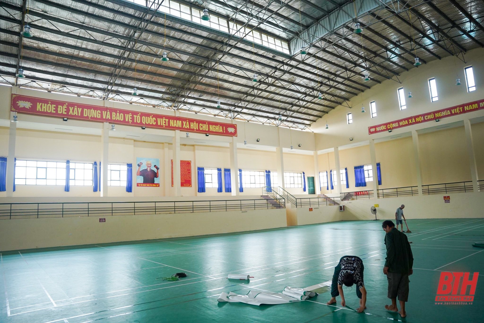 Thieu Hoa hat die Vorbereitungen für den Eröffnungstag des Thanh Hoa Newspaper Cup-Kinderfußballturniers dringend abgeschlossen.