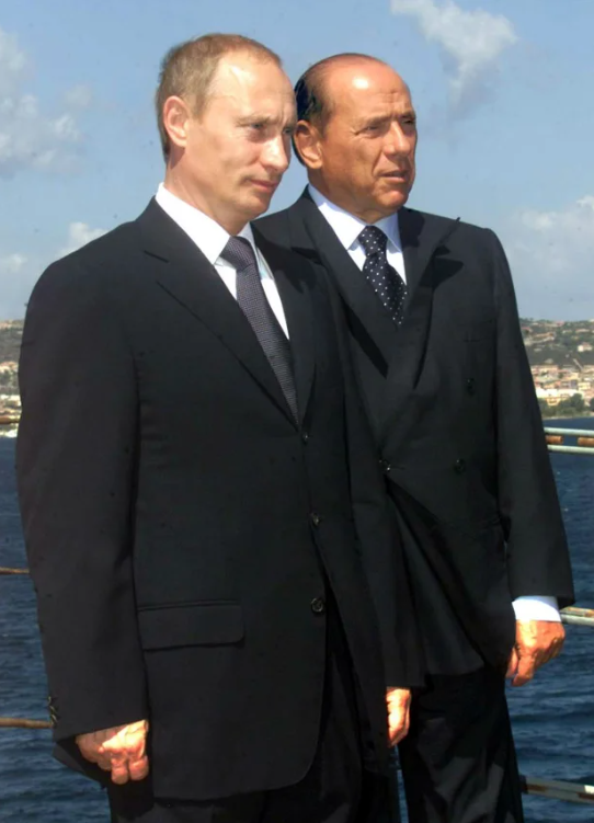 Monde - L'ancien Premier ministre italien Silvio Berlusconi est décédé à l'âge de 86 ans (Photo 2).