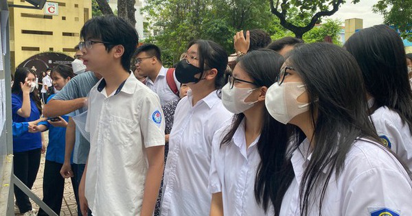 Prime Minister requests report on 10th grade enrollment in Hanoi