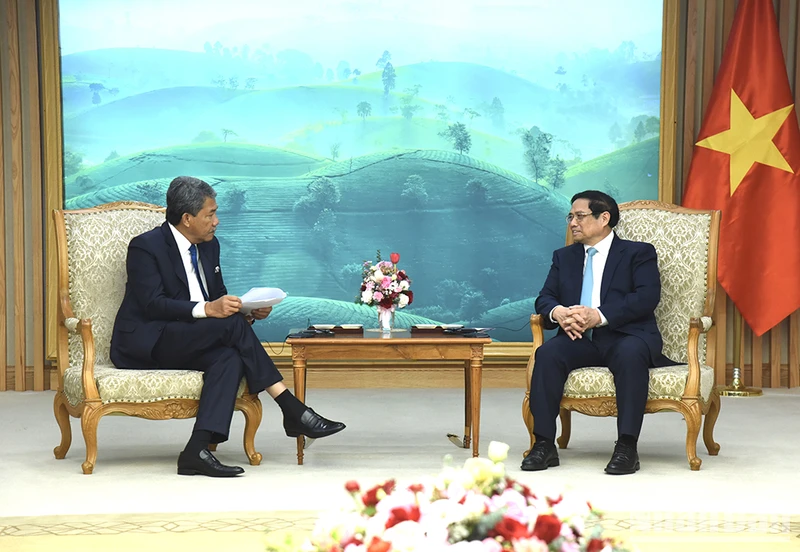 El Primer Ministro Pham Minh Chinh recibió al Ministro de Defensa de Malasia, Dato' Seri Utama Haji Mohamad Bin Haji Hasan. (Foto: TRAN HAI)