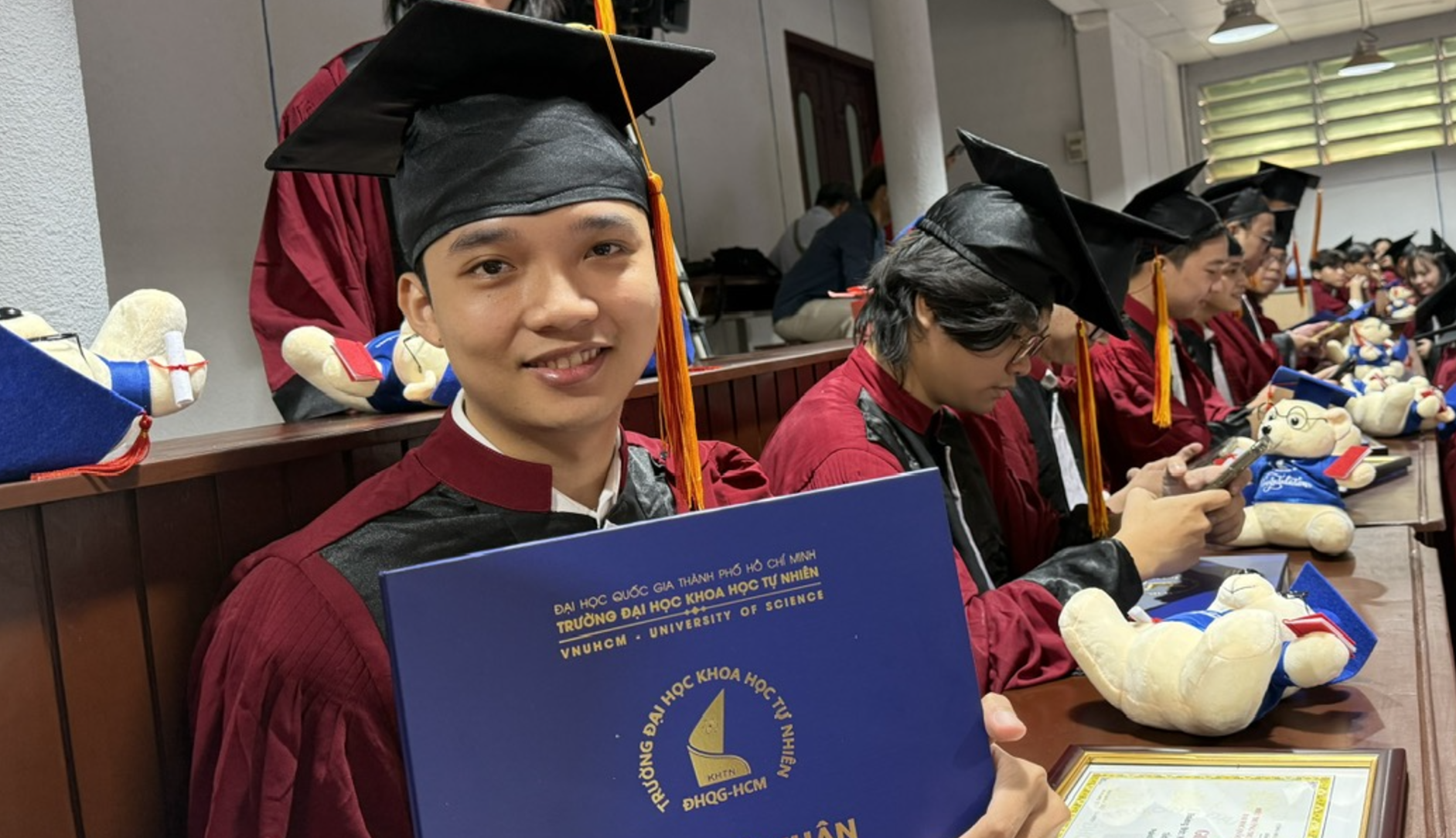 Hai trường đại học mở “cánh cổng”, đưa hàng ngàn tân cử nhân vào thế giới việc làm- Ảnh 2.