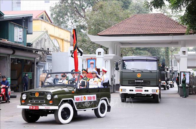 Die Zeremonie zur Überführung des Sarges von General Nguyen Quyet zu seiner letzten Ruhestätte. Foto: Pham Kien/VNA