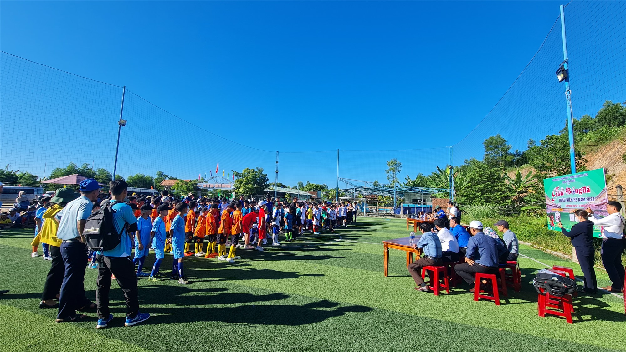 El Torneo de Fútbol Juvenil de Verano del Distrito de Tien Phuoc 2023 cuenta con la participación de 180 jóvenes jugadores. Foto: D.L.