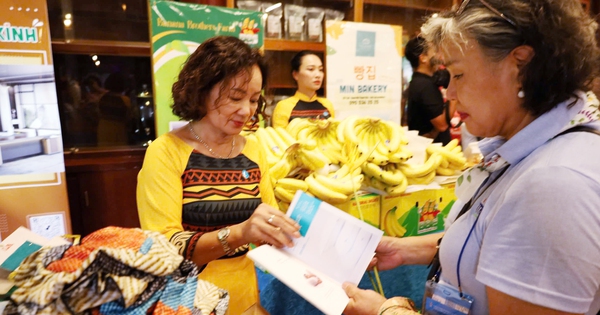 Mujeres empresarias de la provincia de Dak Lak firman un acuerdo de cooperación comercial con la Asociación de Mujeres Empresarias de Gyeonggi del Norte