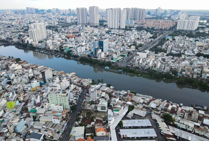 El puente Nguyen Khoi y la calle que cruza el canal Te conectarán los distritos 4 y 7. Foto: Quynh Tran