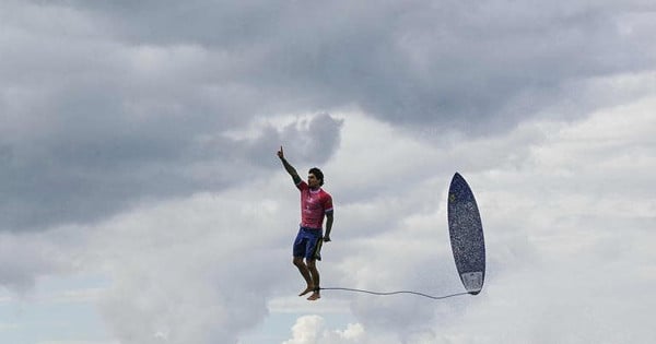 Photographer Jérôme Brouillet captures Gabriel Medina's brilliance at the 2024 Paris Olympics