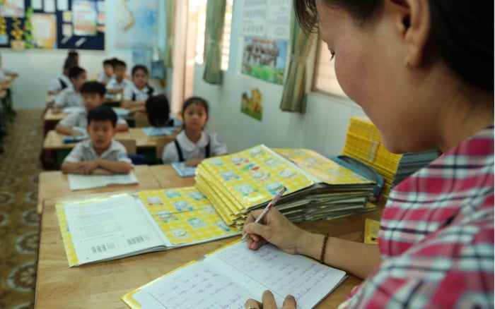 Đạo lý nào cho phép phụ huynh đánh cô giáo vì con bị hạnh kiểm trung bình? - Ảnh 2.