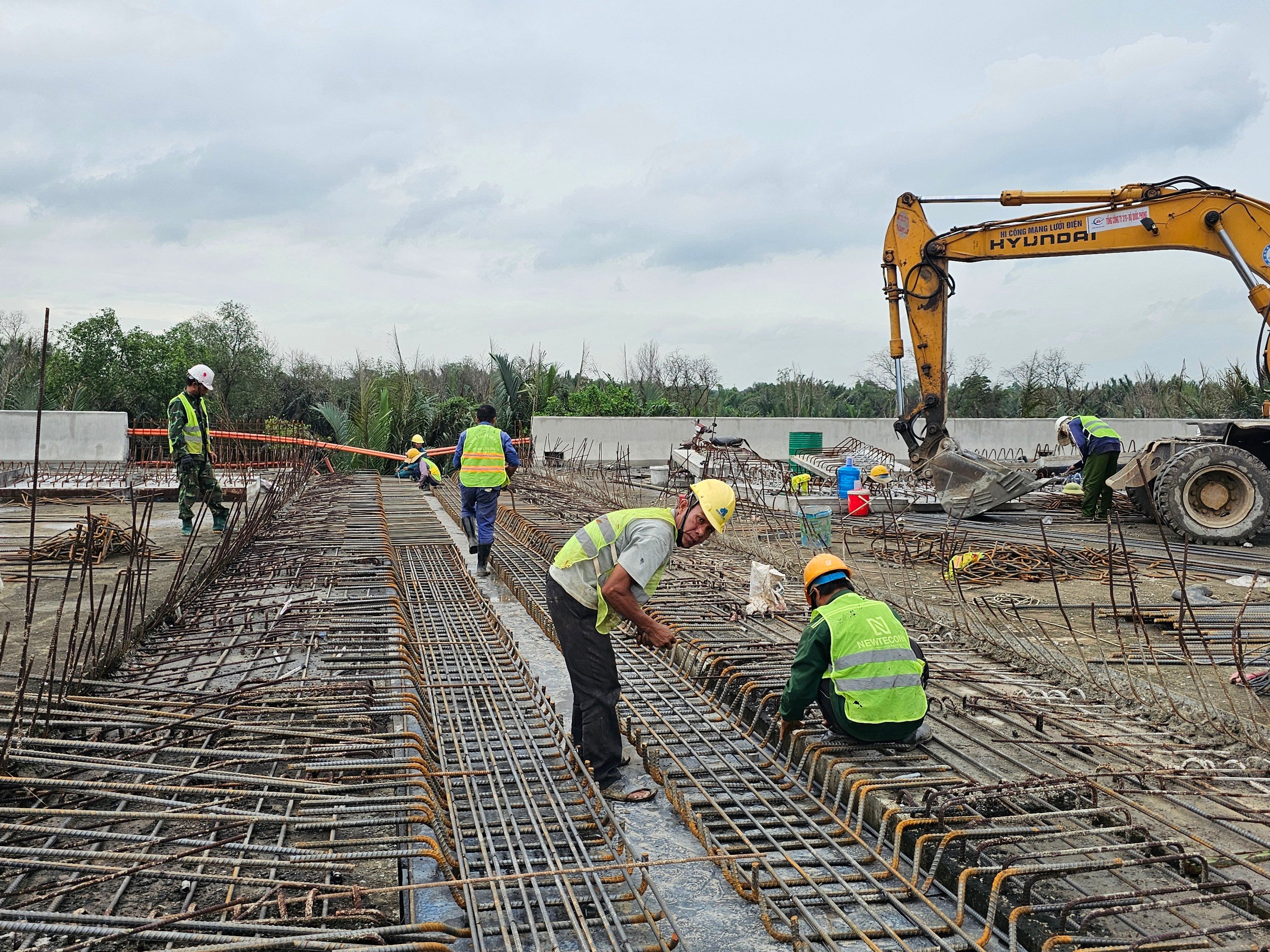 Thông xe 22km đoạn phía Tây cao tốc Bến Lức - Long Thành dịp 30/4/2025- Ảnh 4.