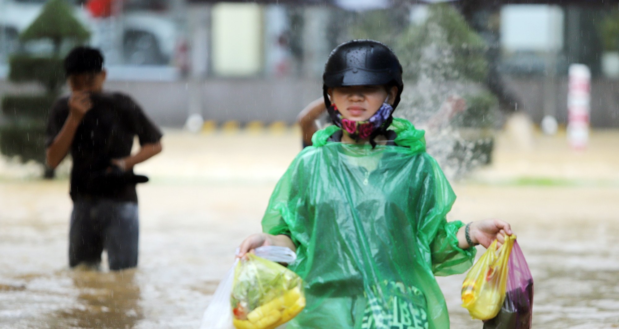 ฝนตกหนักและน้ำท่วม ชานเมืองญาจางท่วมทุกด้าน