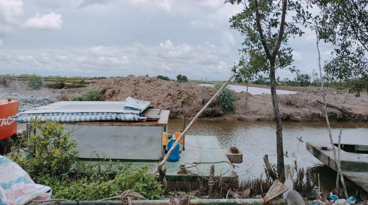 Ông Nguyễn Chí Nhẫn - Giám đốc Trung tâm Phát triển quỹ đất tỉnh Cà Mau cho hay, xác định giải phóng mặt bằng là yếu tố quyết định nên tỉnh làm quyết liệt khâu này. 