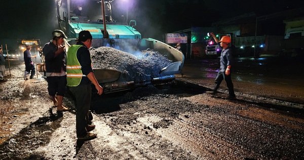 高速道路26号線の路面再工事を請負業者に依頼