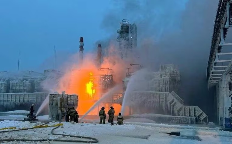 La Grande Porte de la Mer Russe à Leningrad soupçonnée d'avoir été attaquée par un drone ukrainien, photo 1