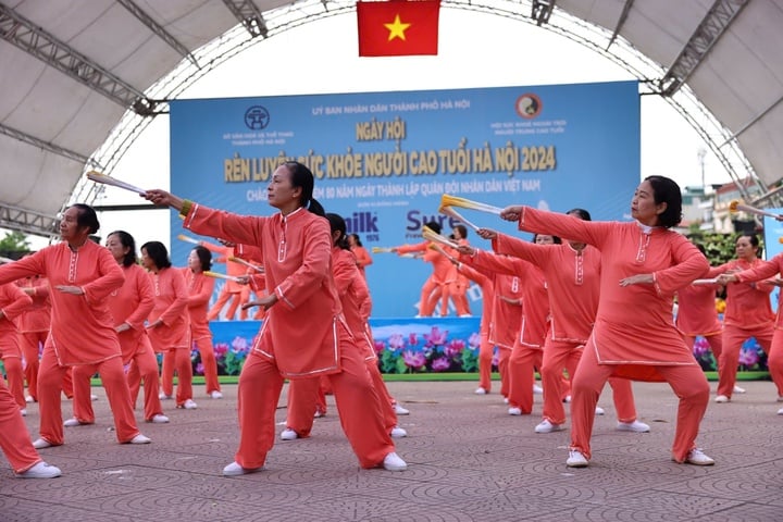 កម្មវិធីគួរឱ្យចាប់អារម្មណ៍នៃទិវាបណ្តុះបណ្តាលសុខភាពមនុស្សចាស់ហាណូយឆ្នាំ 2024 - 2