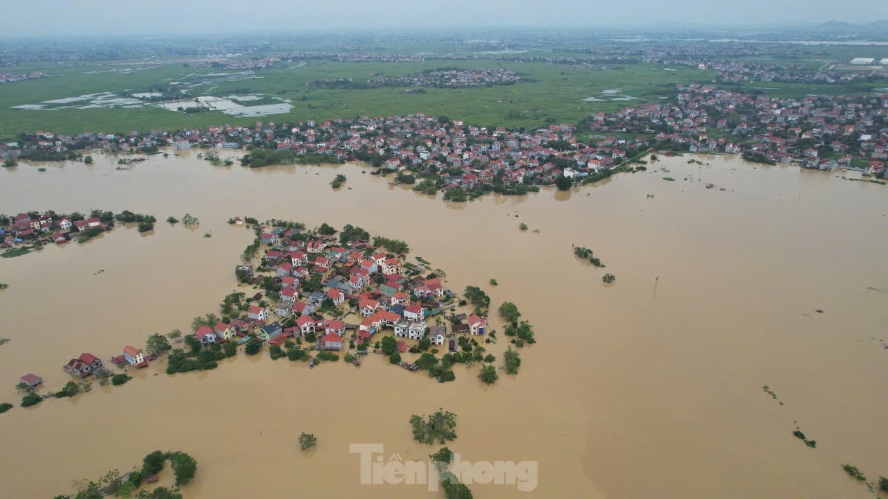 L'eau a inondé le toit, tout le village s'est transformé en une « oasis » photo 1