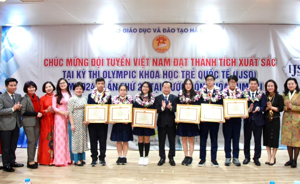 Tặng bằng khen cho học sinh đoạt giải Olympic Khoa học trẻ quốc tế - 1