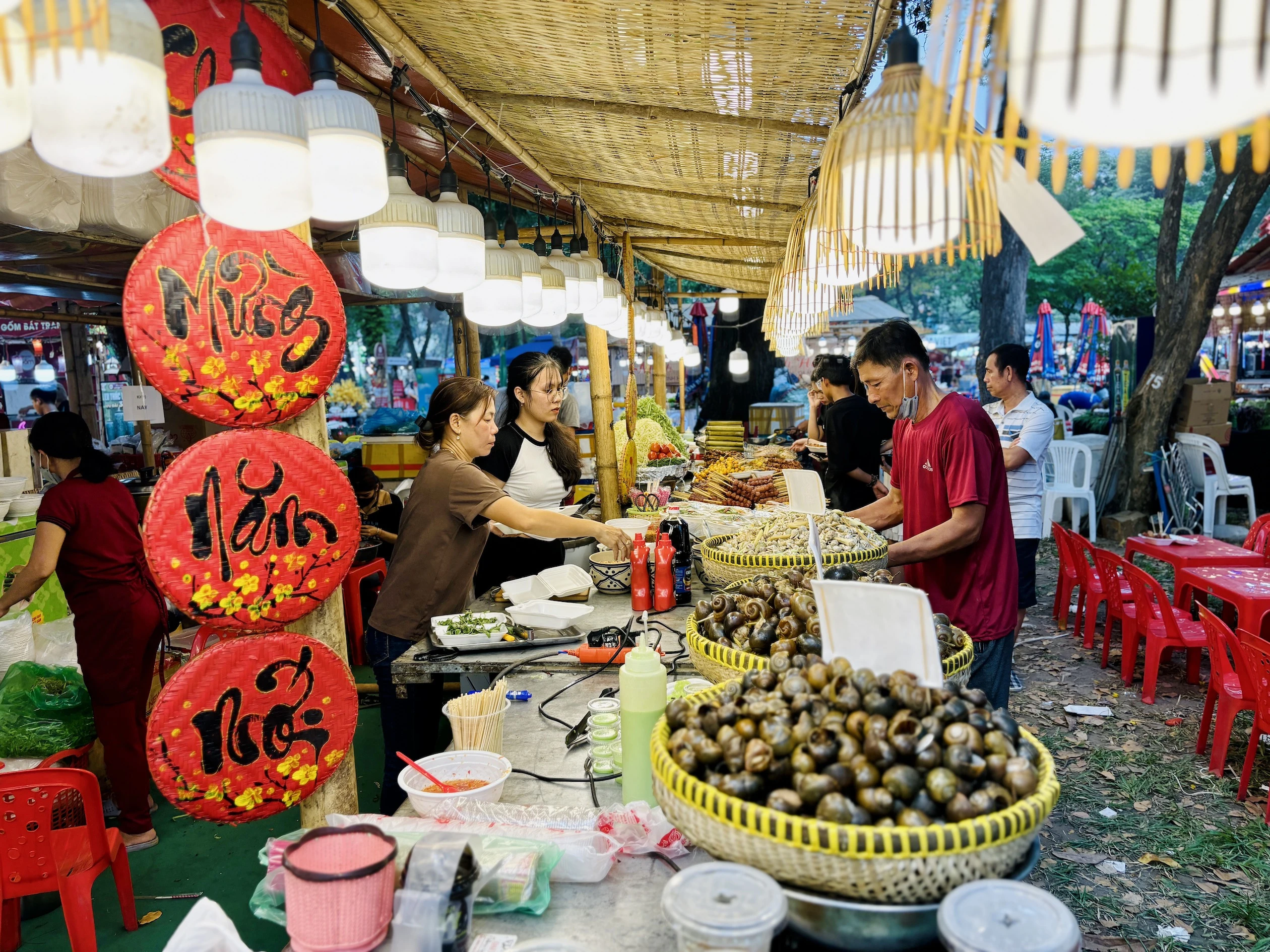 'Thiên đường' món ngon thu hút người dân TP.HCM trong Lễ hội Tết Việt- Ảnh 4.