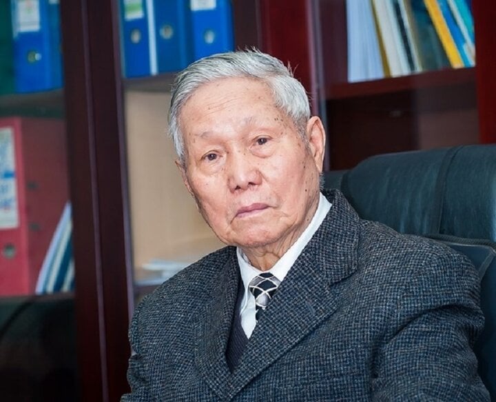 Giáo sư, nhà báo Đào Nguyên Cát, tổng biên tập đầu tiên của Thời Báo Kinh Tế Việt Nam.