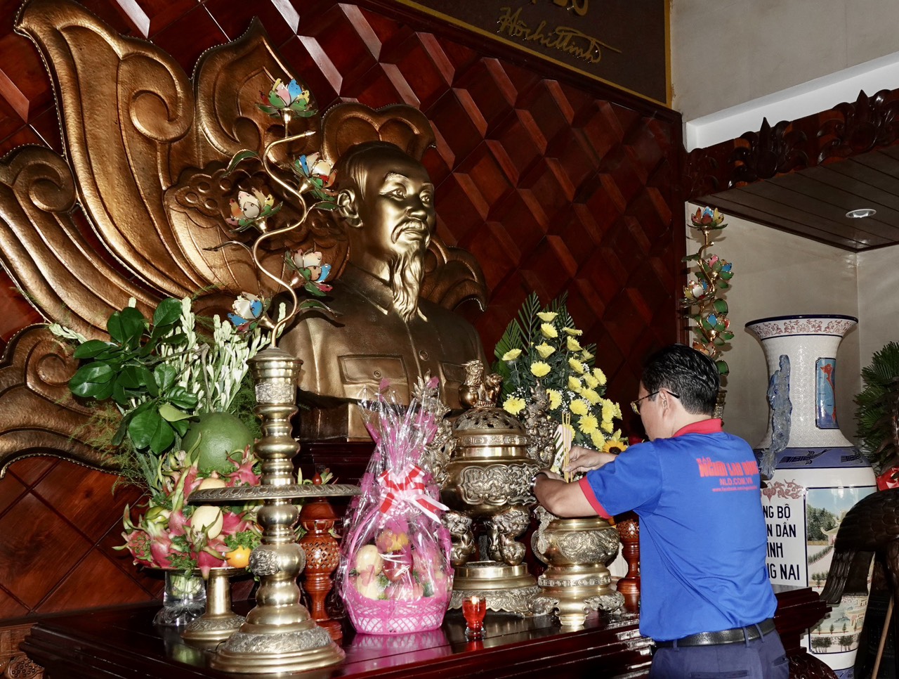 Báo Người Lao Động về nguồn, dâng hương tưởng niệm Chủ tịch Hồ Chí Minh tại Bình Thuận - Ảnh 4.