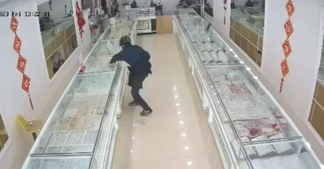 Arrest of suspect using hammer to rob gold shop in Hung Yen