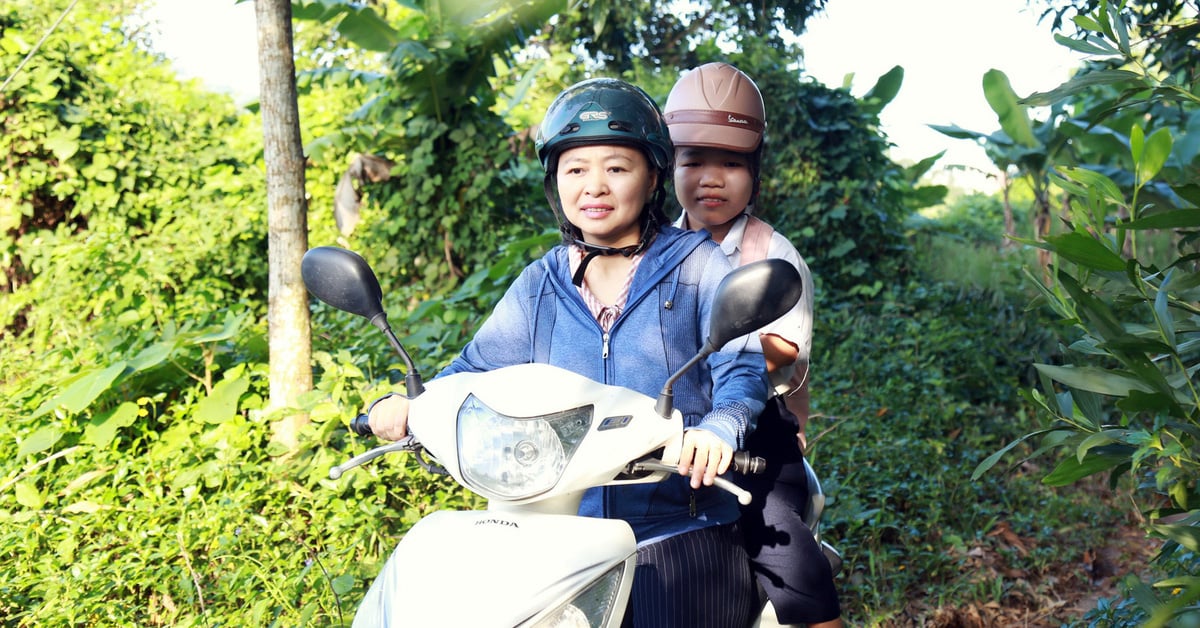 Cô giáo tình nguyện ngày ngày đưa trò tới lớp