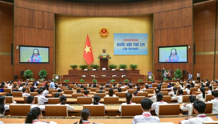 Le président de l'Assemblée nationale assiste à la première séance fictive du « Parlement des enfants »