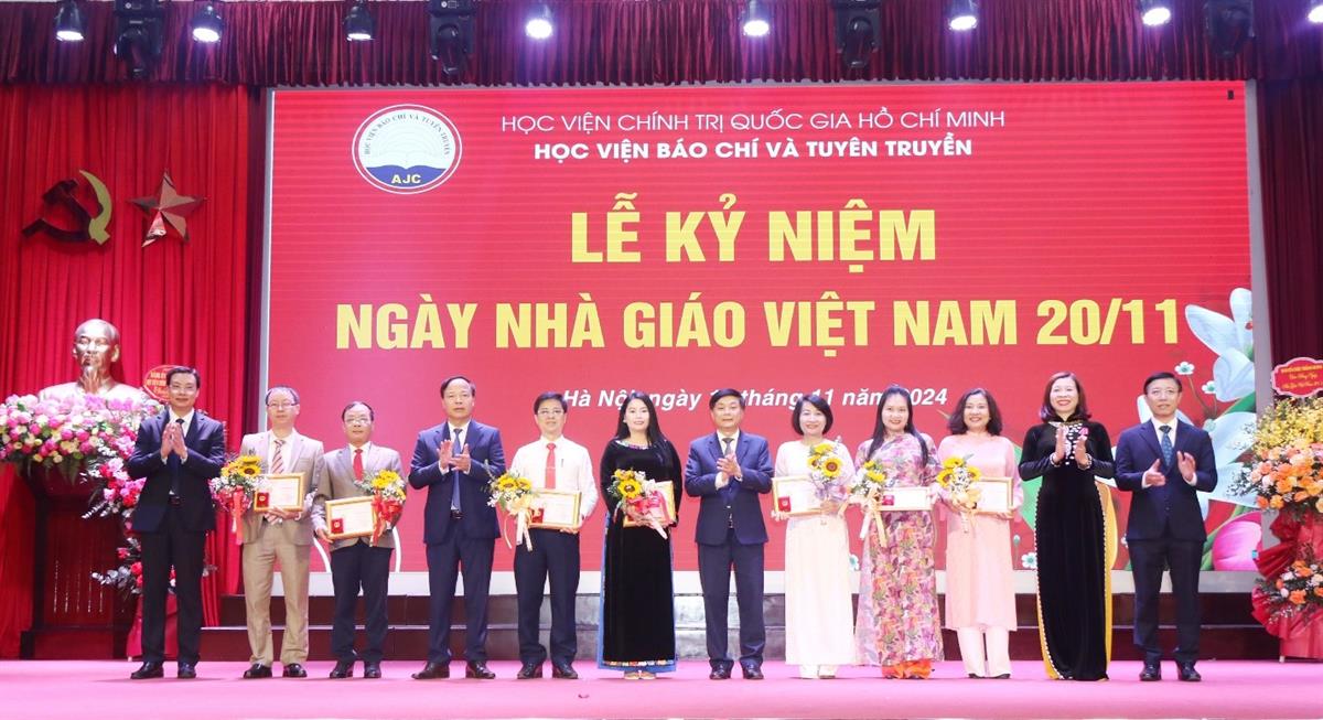 Học viện Báo chí và Tuyên truyền tổ chức Lễ kỷ niệm 42 năm Ngày Nhà giáo Việt Nam (20/11/1982 – 20/11/2024)