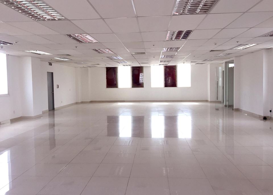 The strong increase in supply has caused many offices for rent in the central area to be abandoned in Figure 1.