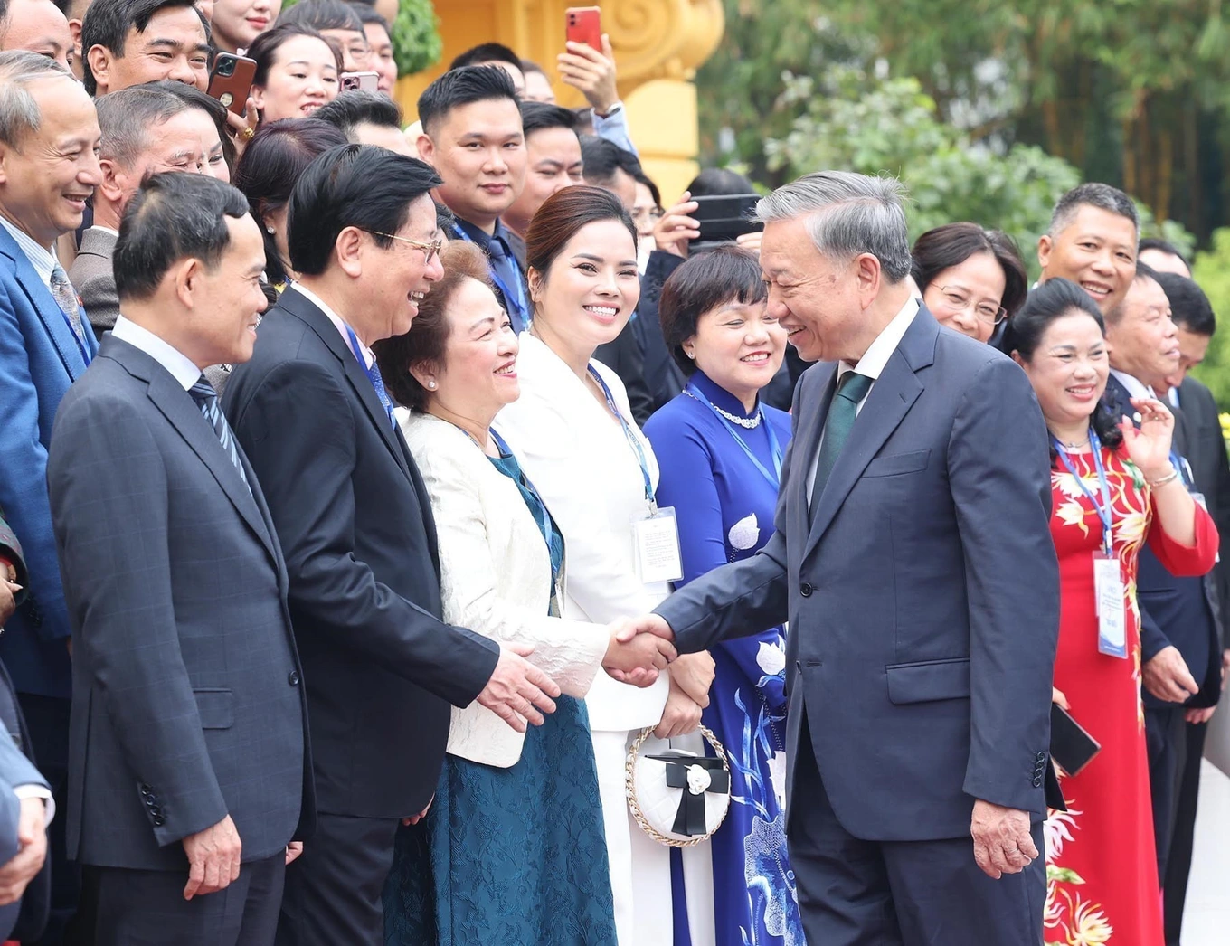 General Secretary and President To Lam meets with outstanding businessmen