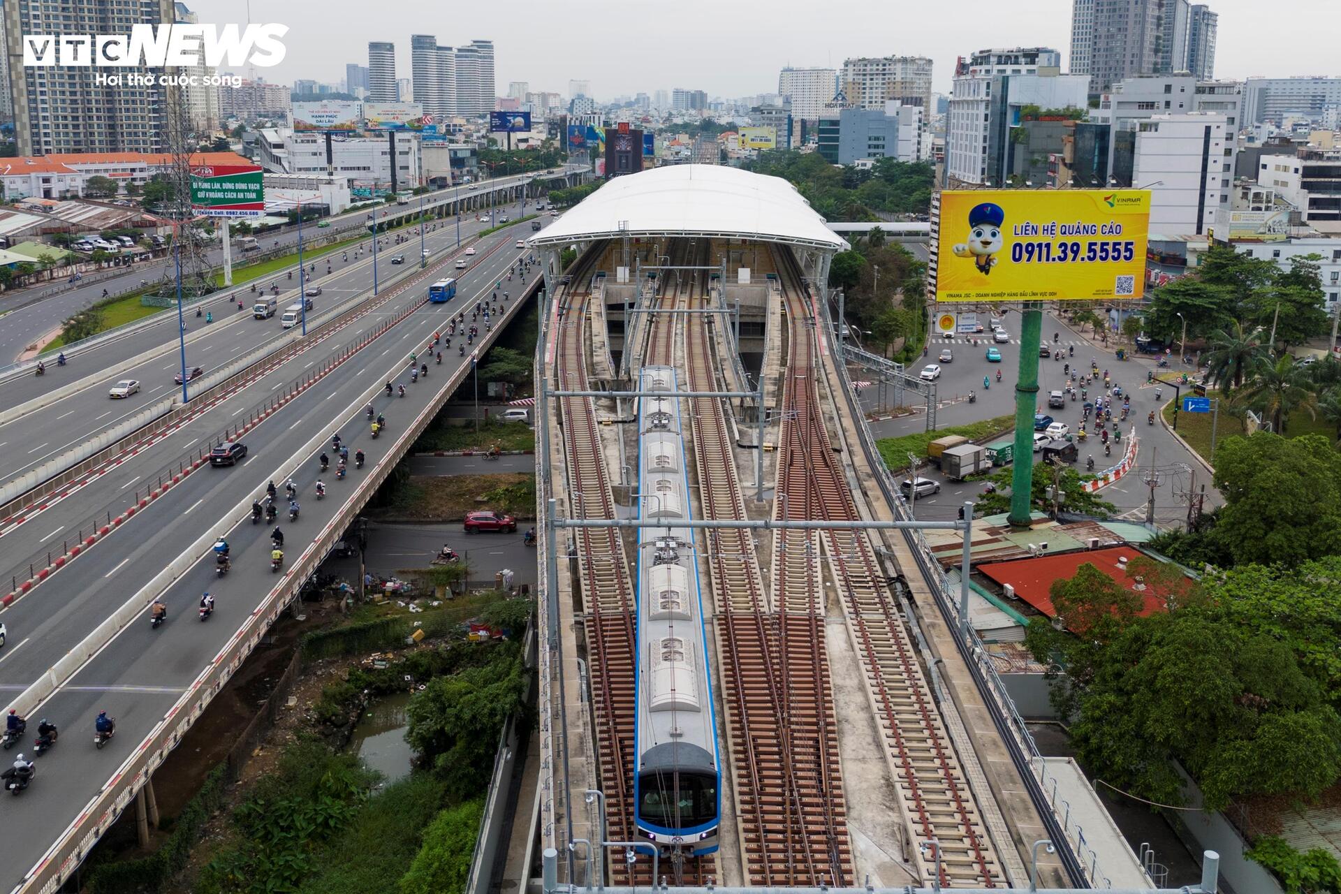 Journée de travail silencieuse de la personne qui « maintient la santé » du métro Ben Thanh - Suoi Tien - 1